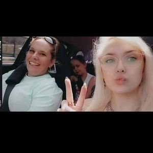 Meet your Posher, Leigh